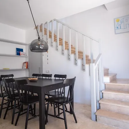 וילה Refreshing House With Shared Pool In גומושלוק