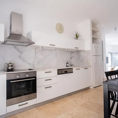 Refreshing House With Shared Pool In וילה גומושלוק