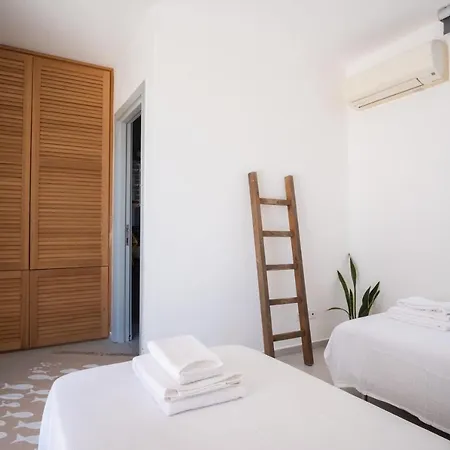 וילה Refreshing House With Shared Pool In גומושלוק